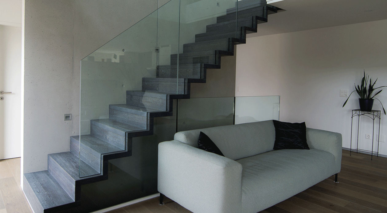 Treppe mit Glasgeländer. Bild: Keller Treppenbau