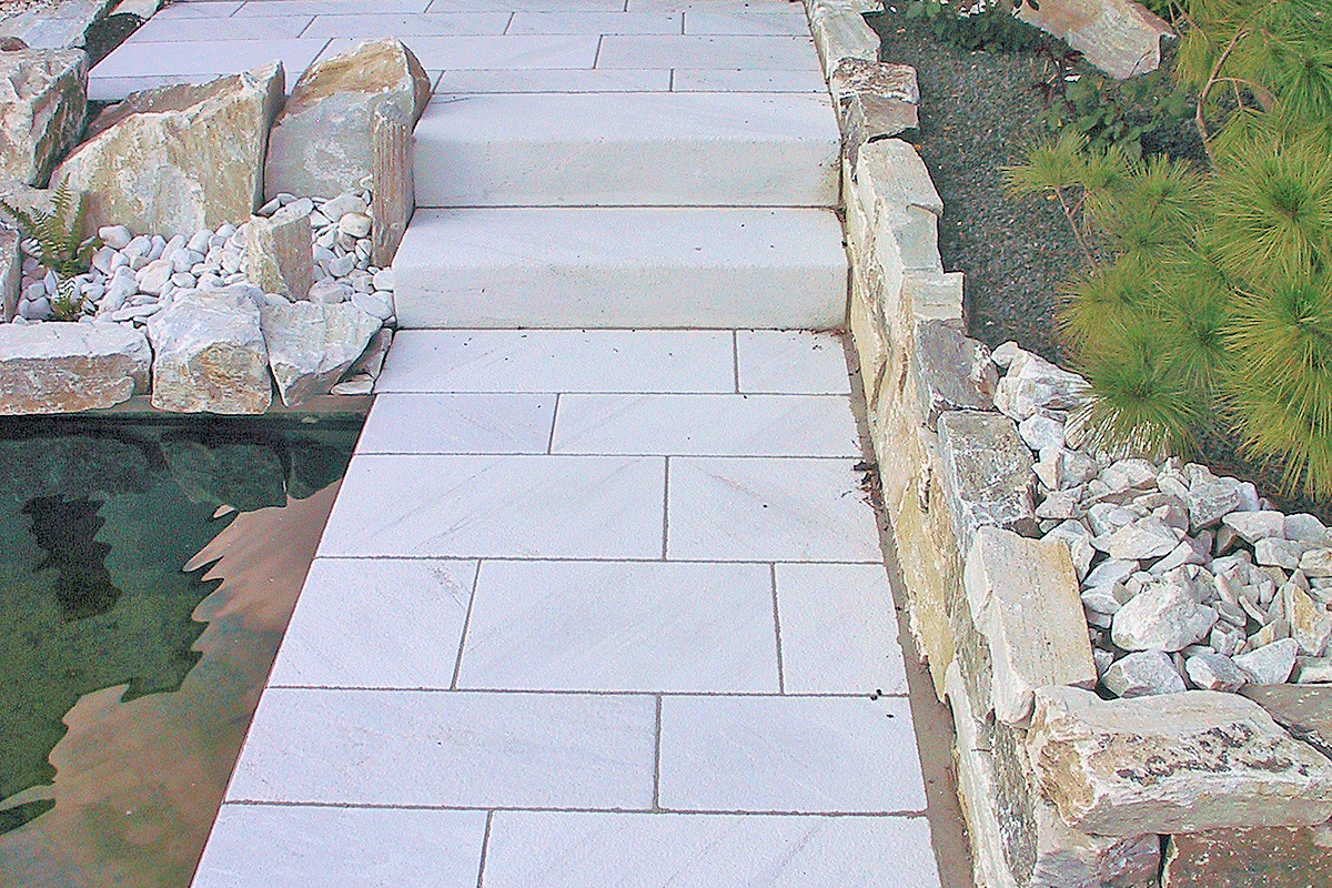 Bauarena Gartenwelt: Treppenanlage aus weissem Marmor