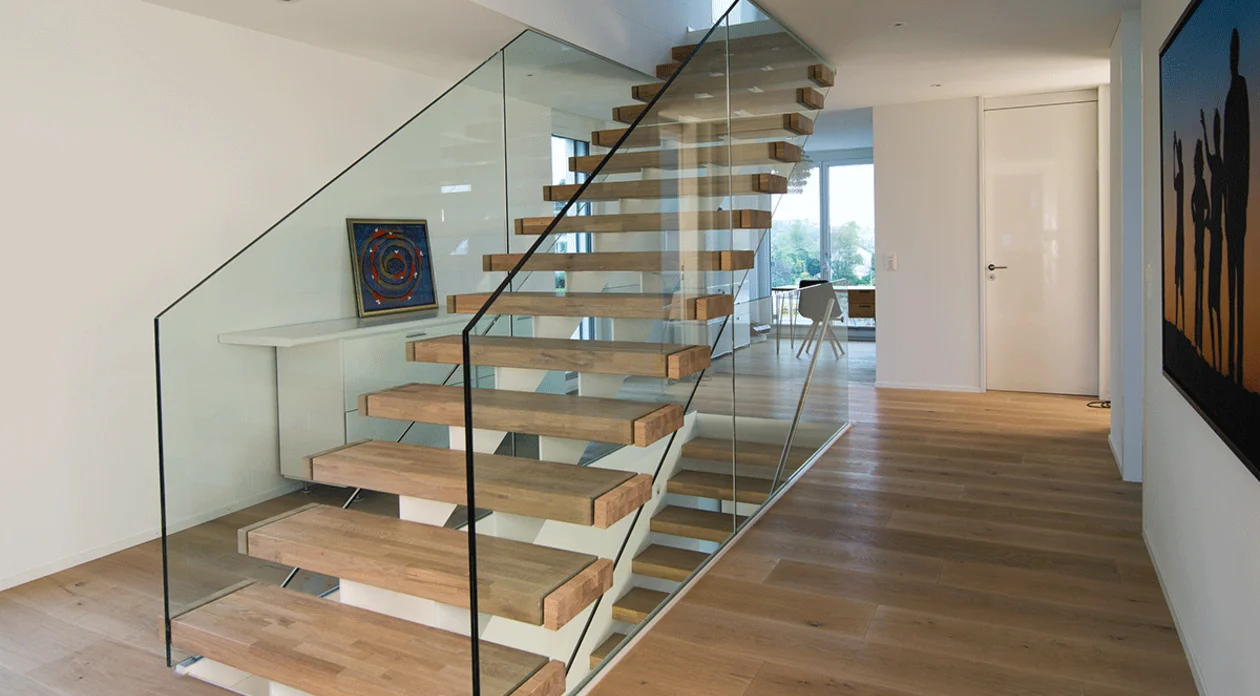 Treppe mit Glasgeländer. Bild: Keller Treppenbau