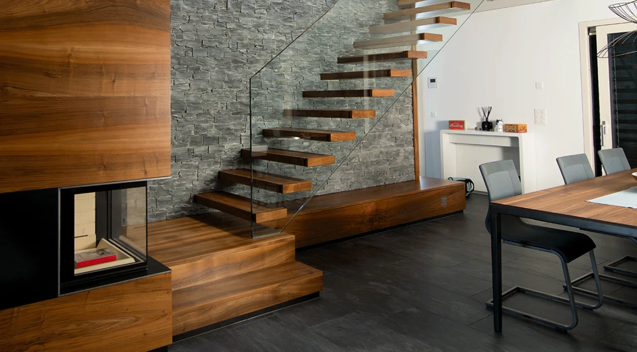 Treppe mit Glasgeländer. Bild: Keller Treppenbau