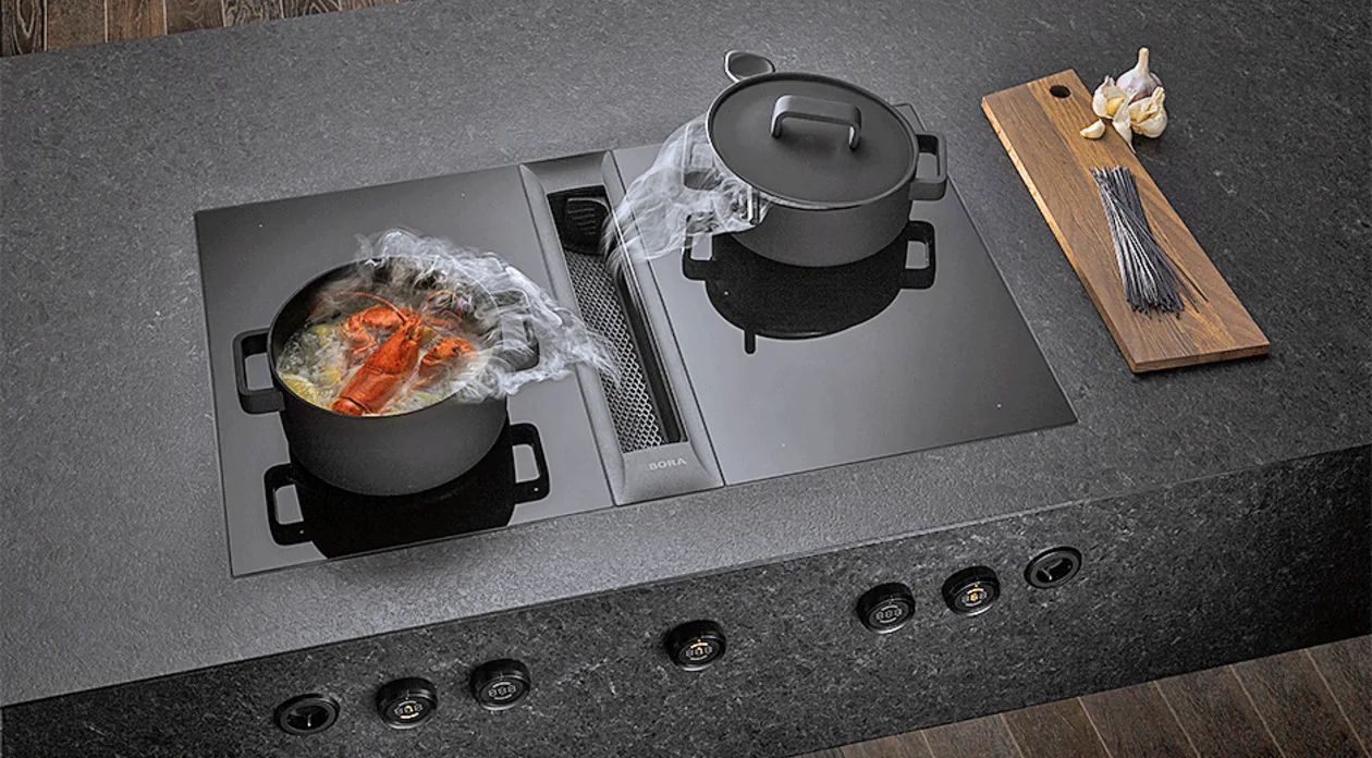 Kochfeld mit Dunstabzug der Marke BORA (Bildbezug über Suter Inox AG)