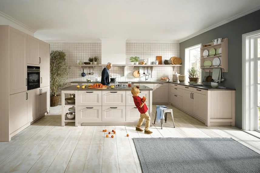 inpuncto Küchen Bauarena: Landhausküche gemacht für Generationen