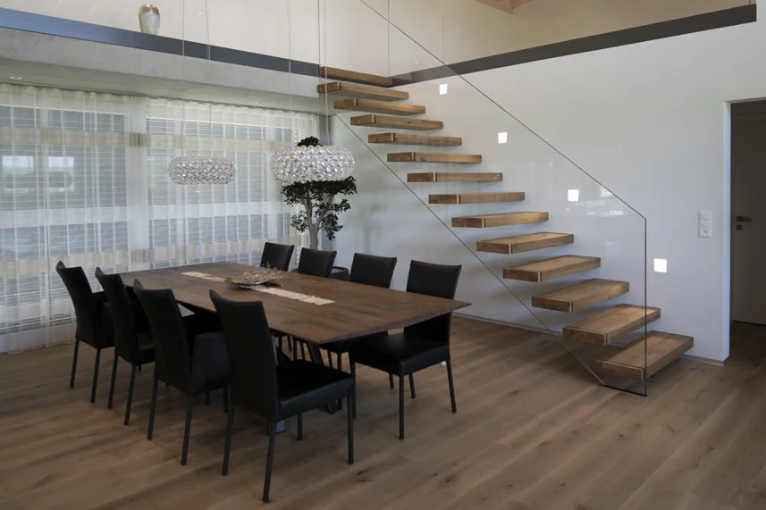 Treppe mit Glasgeländer. Bild: Keller Treppenbau