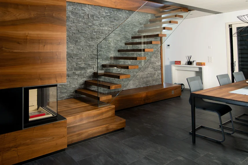 Treppe mit Glasgeländer. Bild: Keller Treppenbau