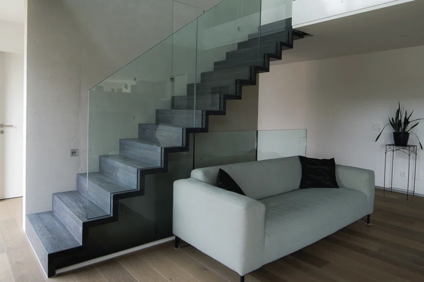 Treppe mit Glasgeländer. Bild: Keller Treppenbau