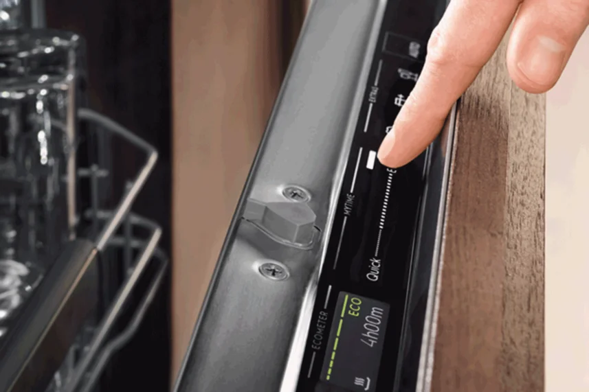 Bauarena. Bild: Electrolux. Umgang mit Geschirrspüler "Quickselect"