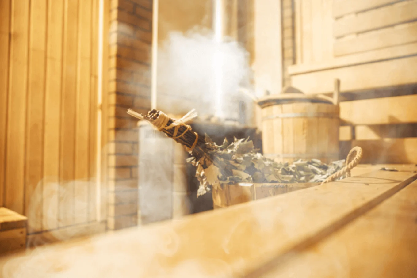 Sauna und Dampfbad mit Kräutern