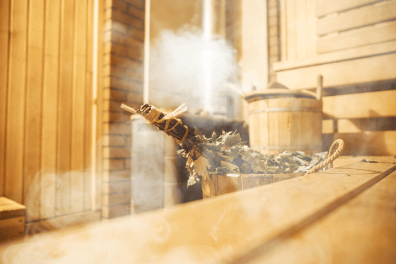 Sauna und Dampfbad mit Kräutern