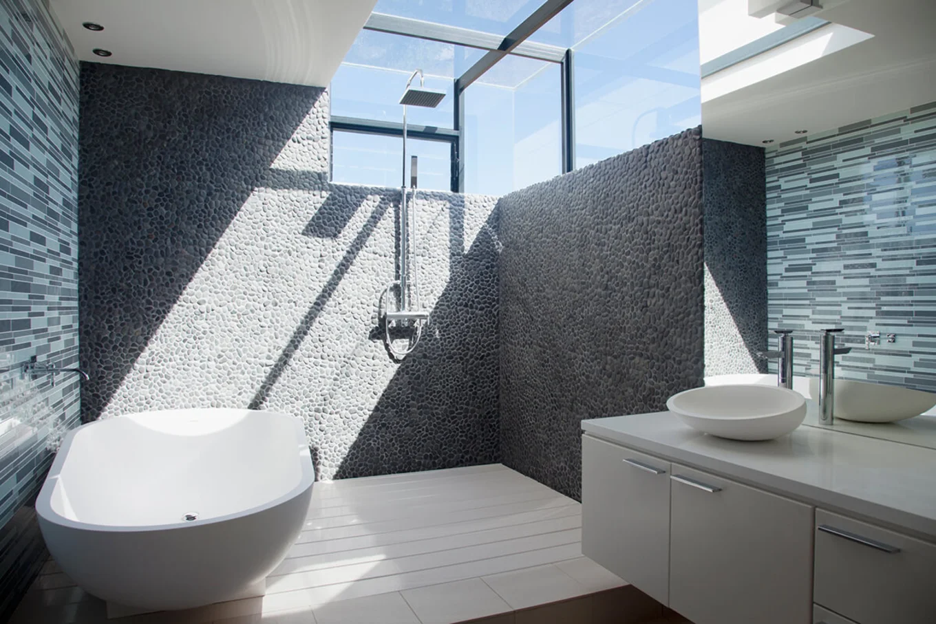 Bauarena Badwelt: Modernes Luxusbadezimmer