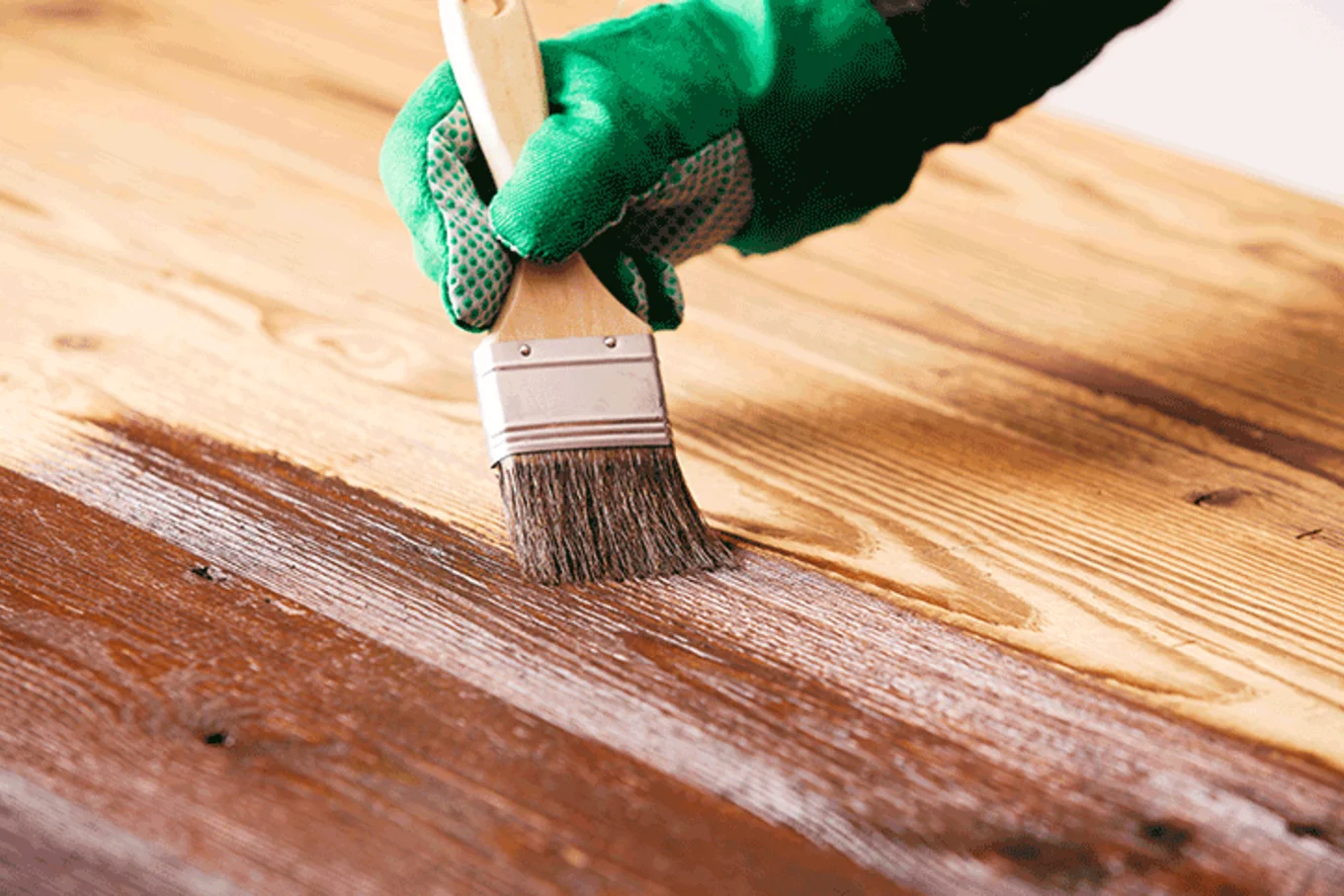 Möbel nach Mass: Die richtige Pflege hält das Holz lange schön