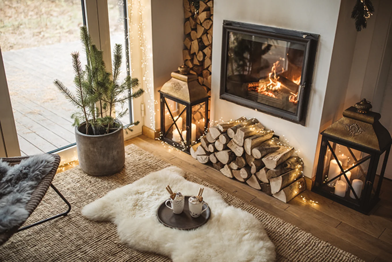 Gemütliches Wohnzimmer in der Adventszeit